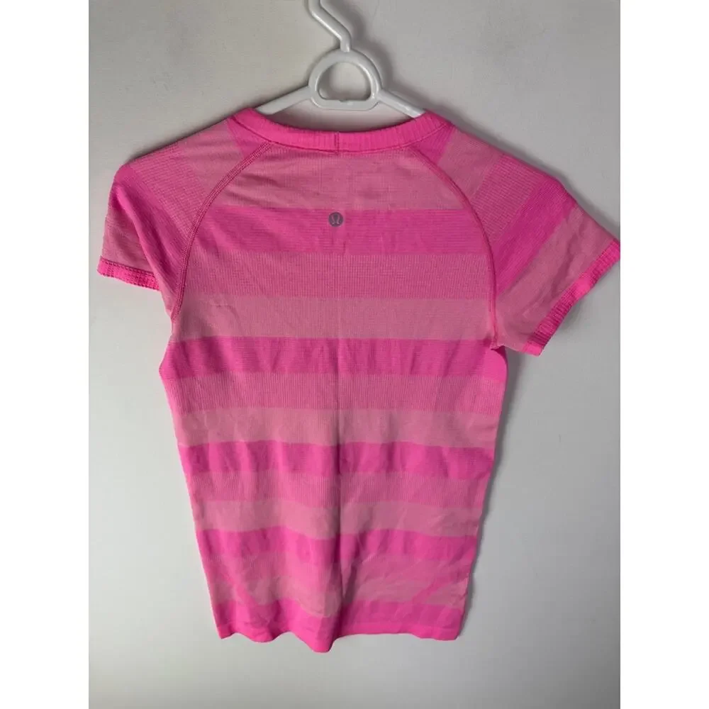 Lululemon T-Shirt - Women's 6
